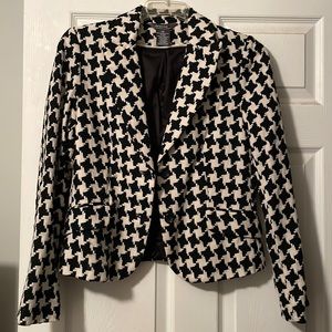 Gorgeous houndstooth blazer